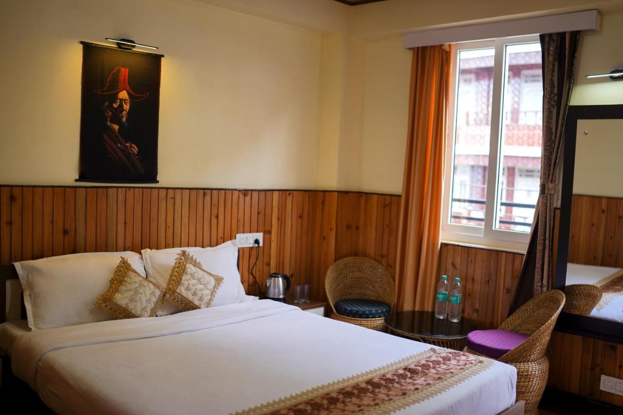 Hotel Hill Queen Near Sherpa Gumba Darjeeling Mall 5 Min Couple Friendly ภายนอก รูปภาพ