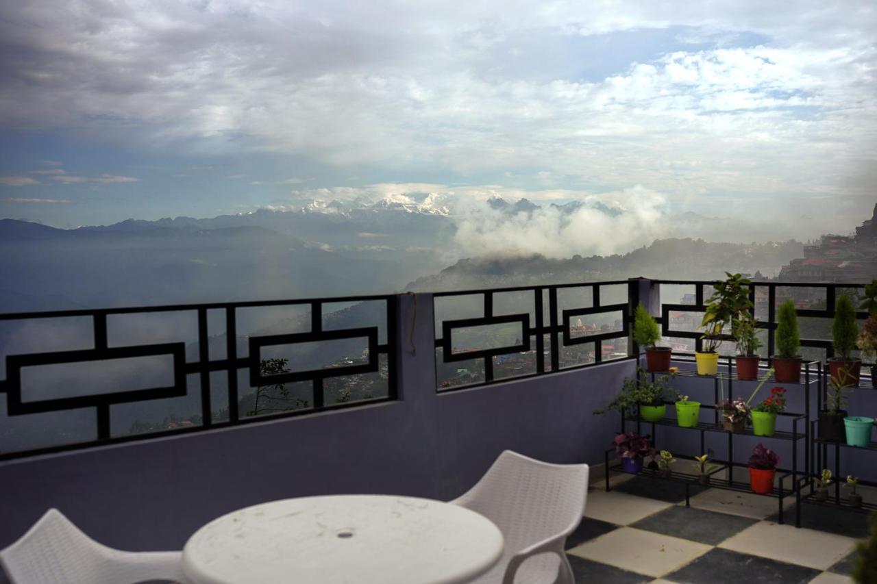 Hotel Hill Queen Near Sherpa Gumba Darjeeling Mall 5 Min Couple Friendly ภายนอก รูปภาพ