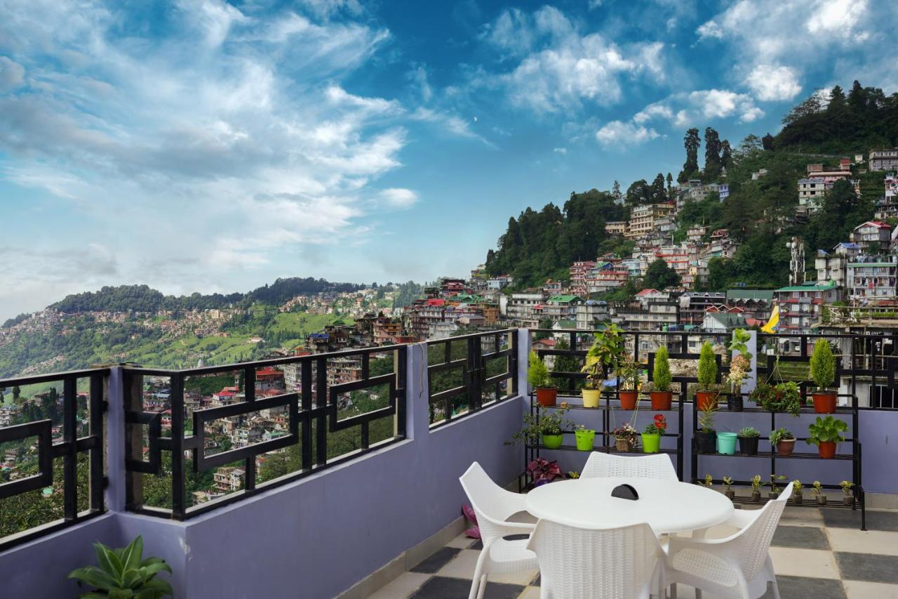 Hotel Hill Queen Near Sherpa Gumba Darjeeling Mall 5 Min Couple Friendly ภายนอก รูปภาพ