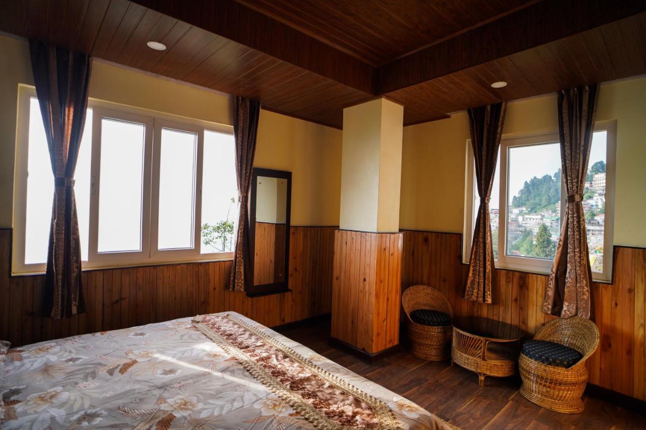 Hotel Hill Queen Near Sherpa Gumba Darjeeling Mall 5 Min Couple Friendly ภายนอก รูปภาพ