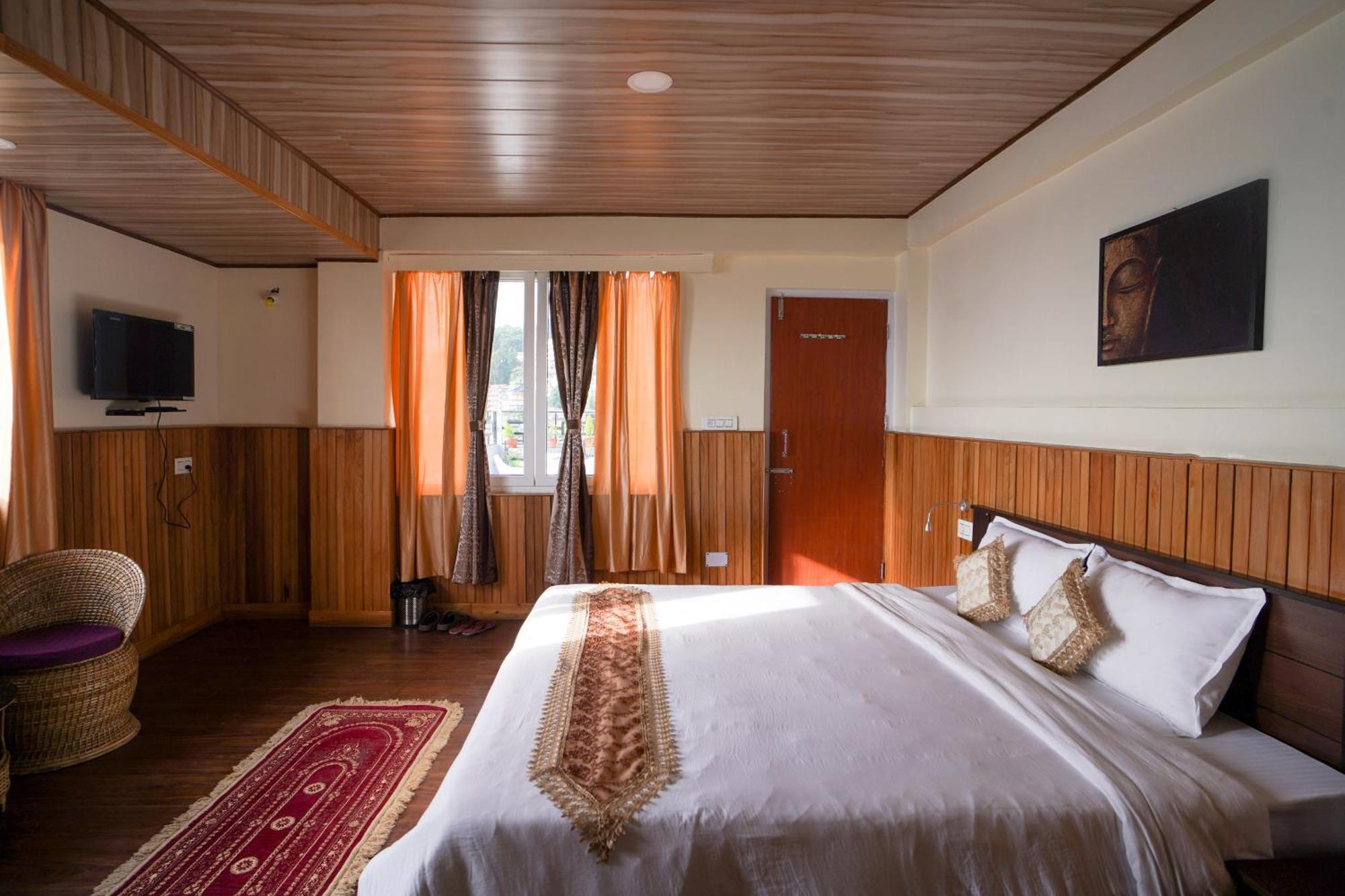 Hotel Hill Queen Near Sherpa Gumba Darjeeling Mall 5 Min Couple Friendly ภายนอก รูปภาพ